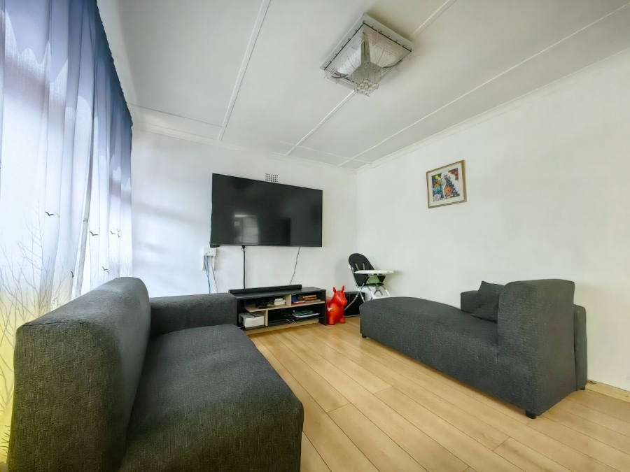 3 Bedroom Property for Sale in Lentegeur Western Cape